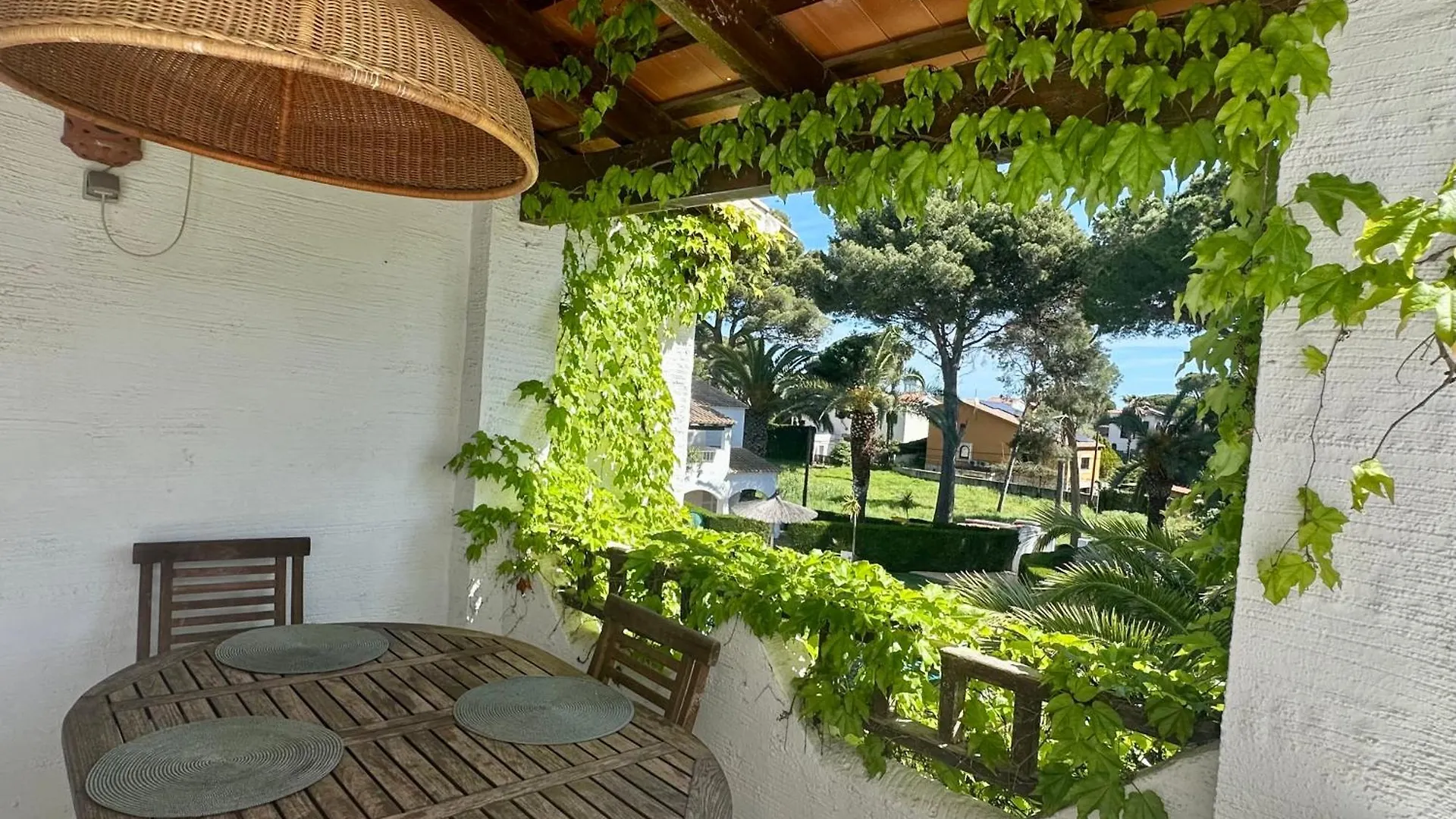 Villa Blanca 13 - Recien Renovada Casa Con Jardin Y Piscina Comunitaria Pals